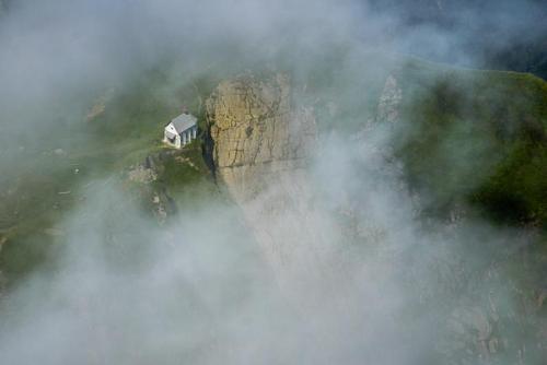 02-À Travers le nuage