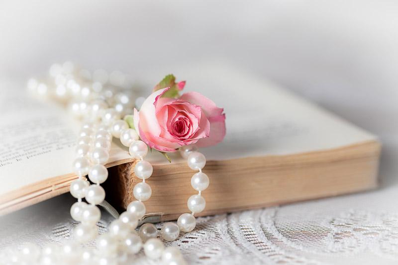Mariage de perles et rose