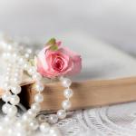 Mariage de perles et rose