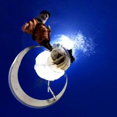 Une petite planète par Mario Groleau