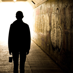 Lumière au bout du tunnel - Dominic Raymond